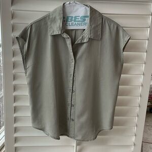 BE COOL Women's Button-Up Top